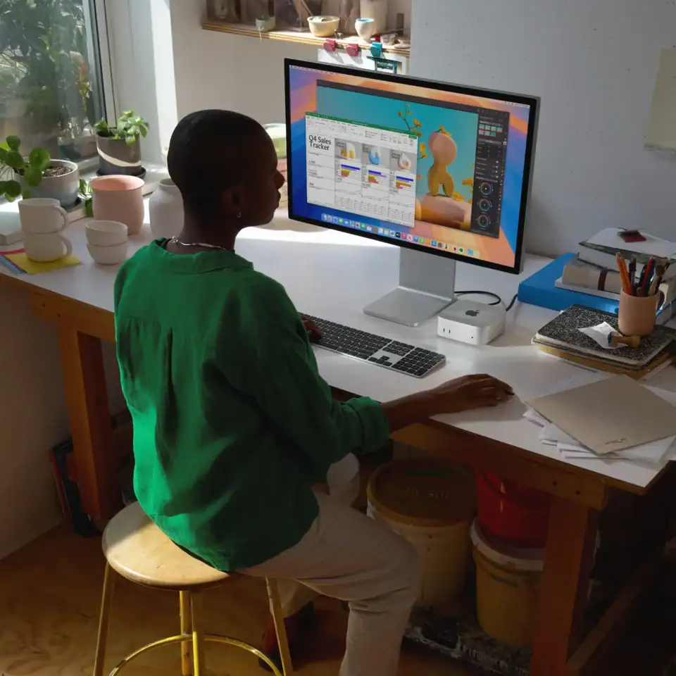 Mac mini with M Silver PDP Image Position en US